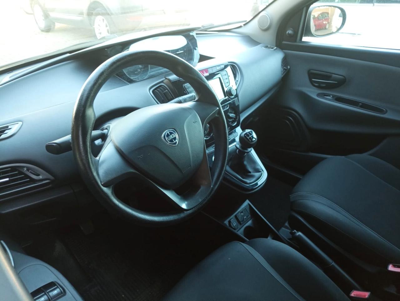 Lancia Ypsilon 1.2 69 CV 5 porte Gold