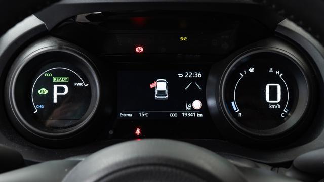 TOYOTA Yaris 1.5 Hybrid IVA ESPOSTA NEOPATENTATI