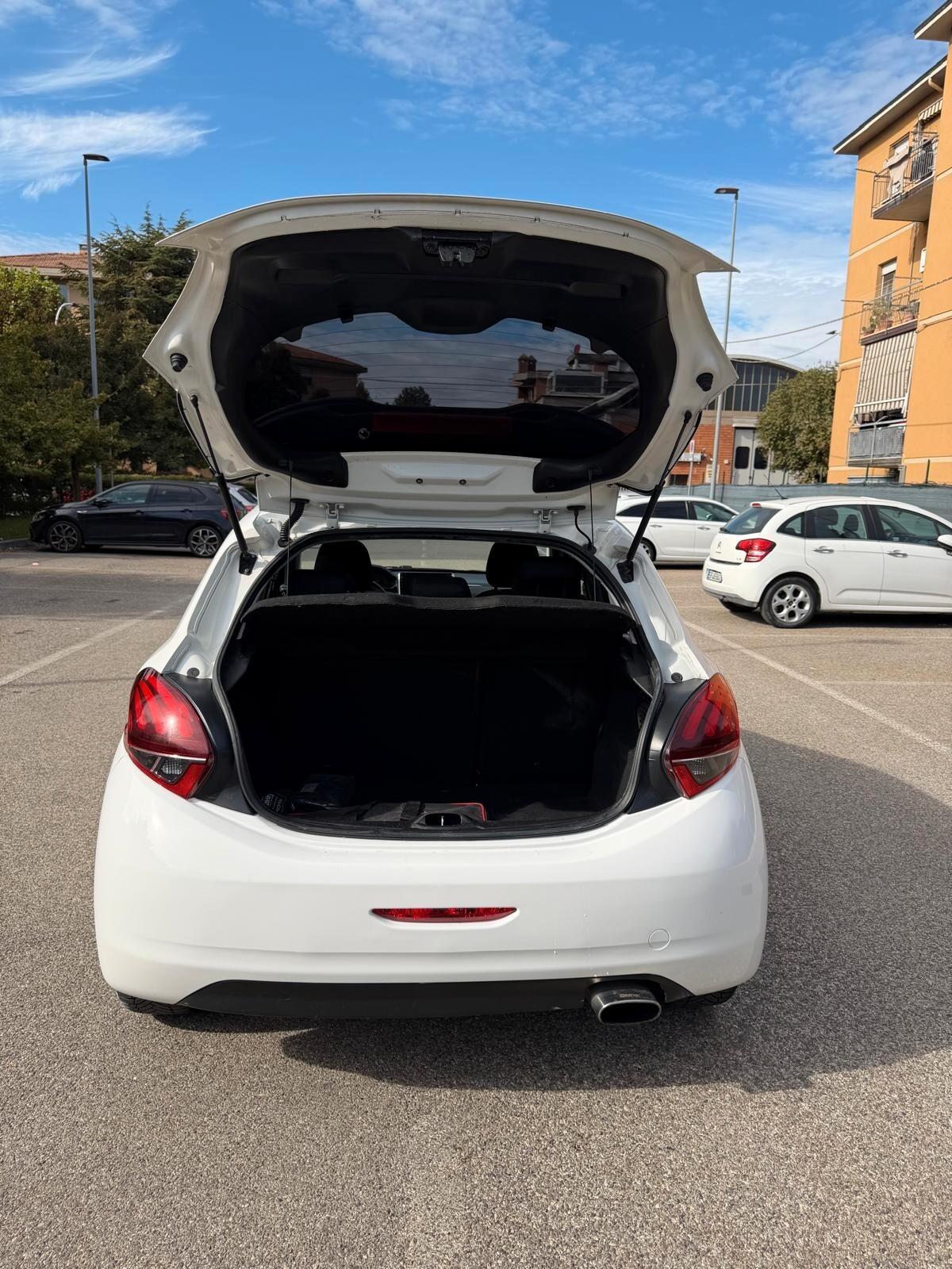 Peugeot 208 1.2 - NEOPATENTATI - 12 MESI DI GARANZIA -