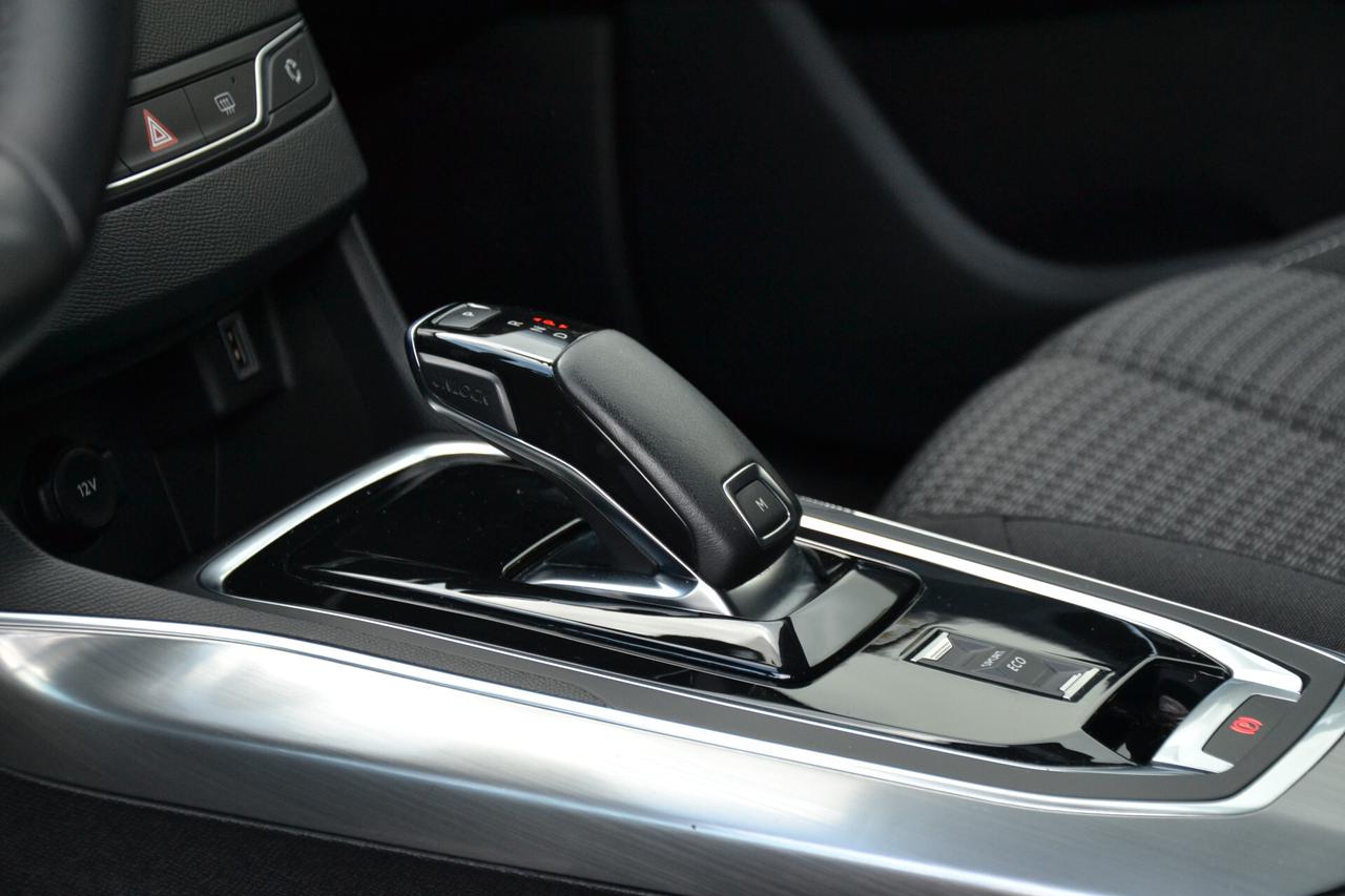 Peugeot 308 1.5 HDI 130CV AUTOM.+LED+NAVI+PDC+CRUISE+PRIVACY+