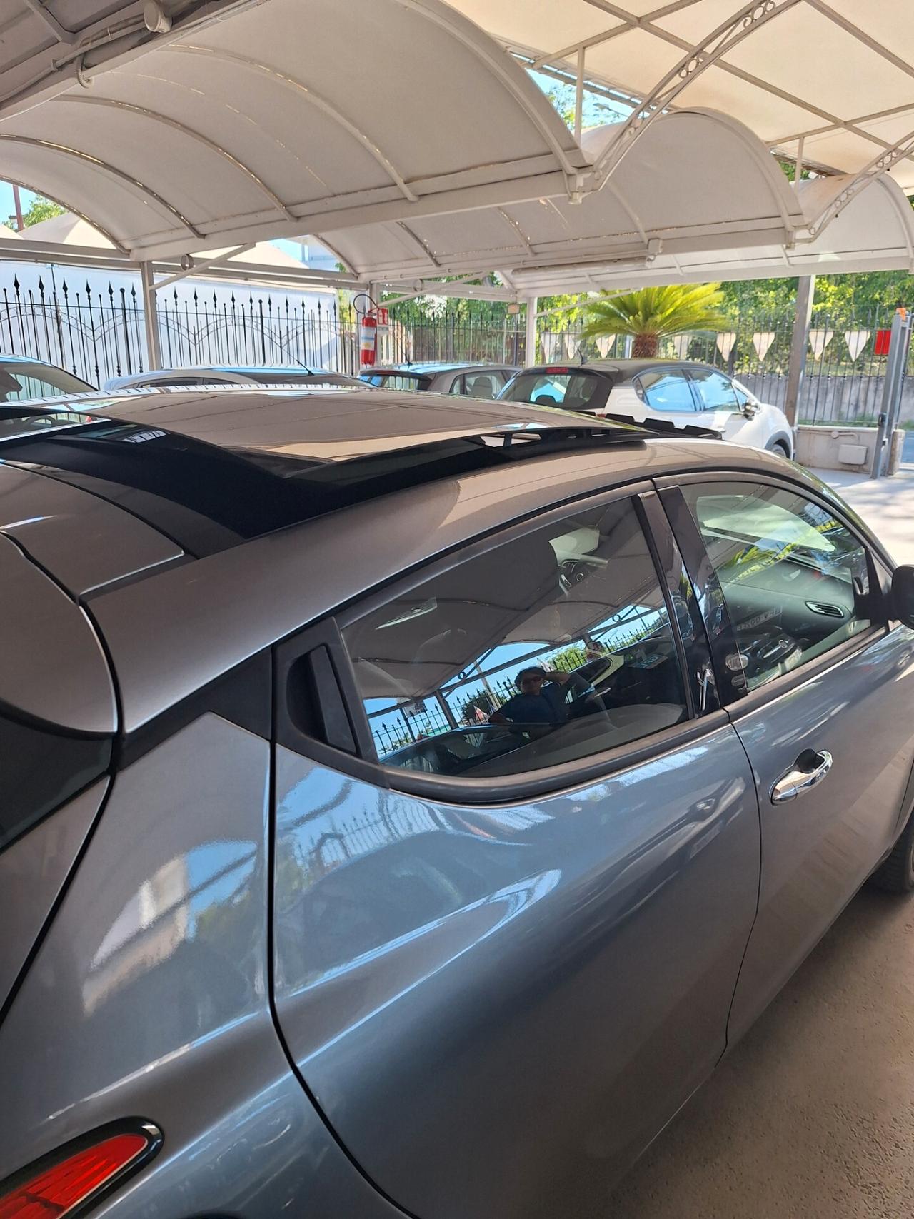 Lancia Ypsilon 0.9 TwinAir 85 CV 5 porte S&S Platinum Tetto Panoramico Apribile