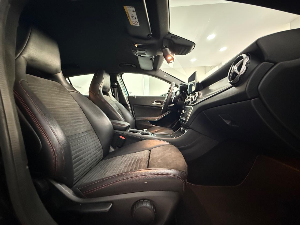 MERCEDES- BENZ GLA 200 D 136CV AMG PREMIUM PLUS 4MATIC
