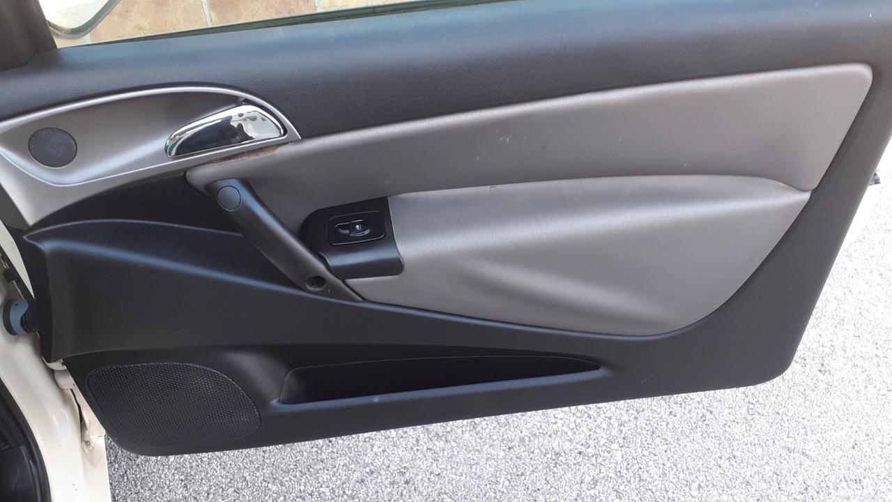 Lancia Ypsilon 1.2 16V Platino