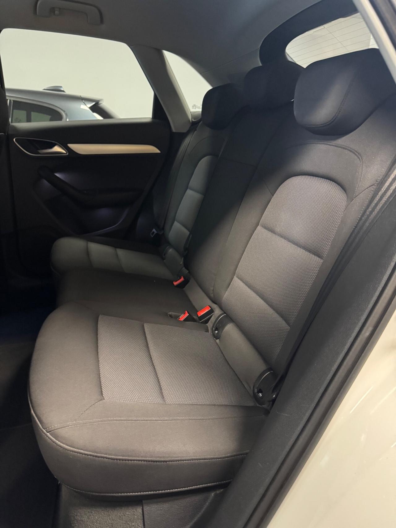 Audi Q3 2.0 TDI 120 CV S-Tronic Sport