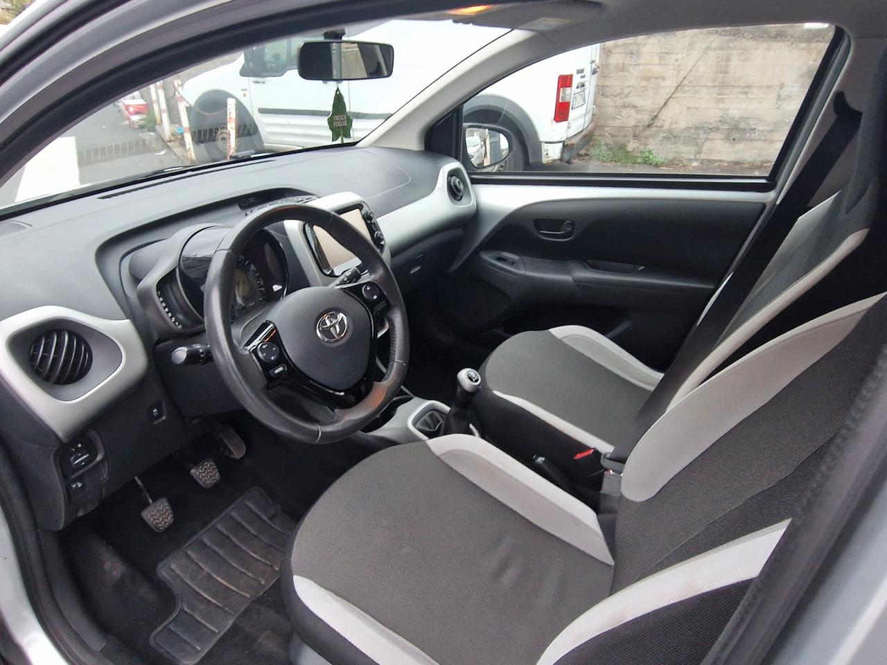 Toyota Aygo 1.0 VVT-i 69 CV 5 porte x-play