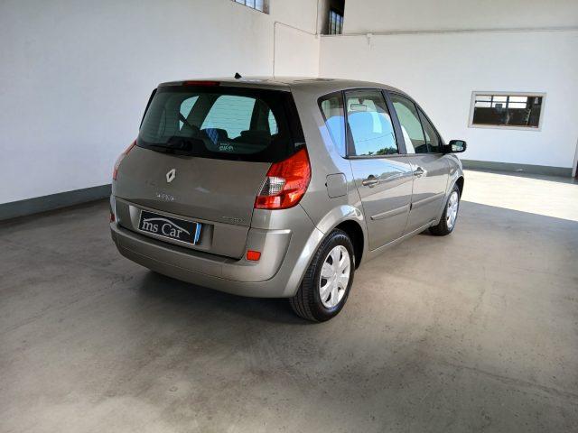 RENAULT Scenic 1.6 16V Dynamique