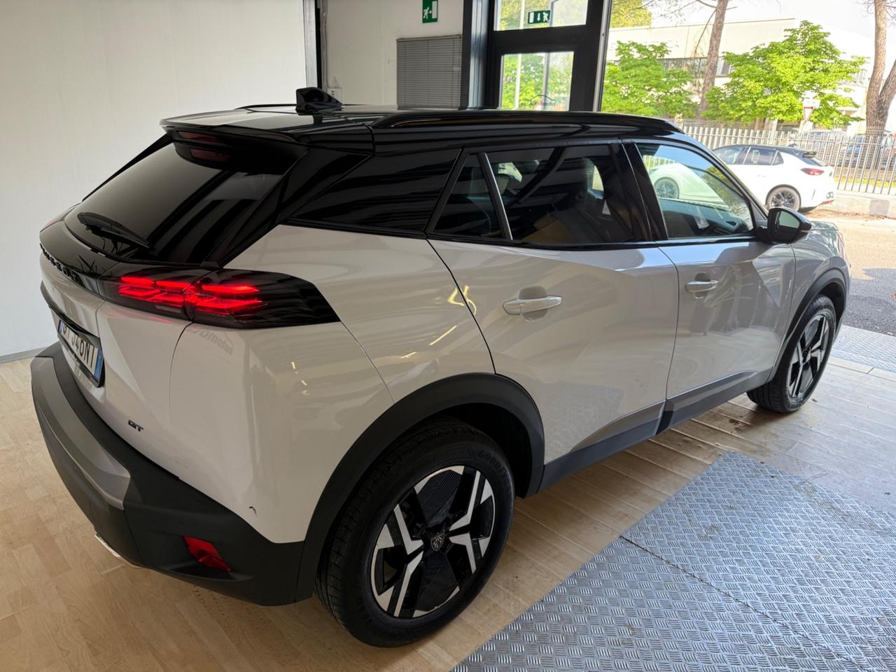 Peugeot 2008 PureTech 130 S&S EAT8 GT