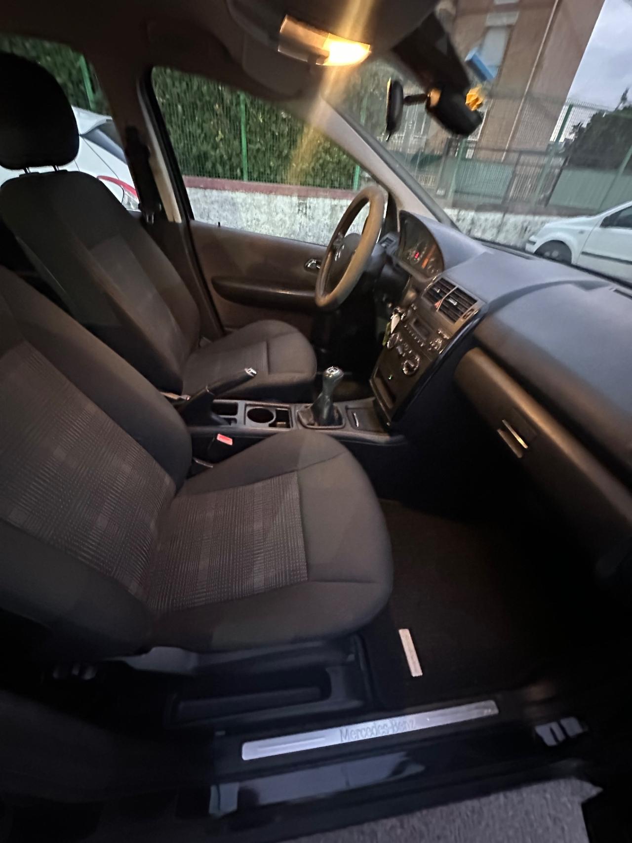 Mercedes-benz A 150 BlueEFFICIENCY Avantgarde