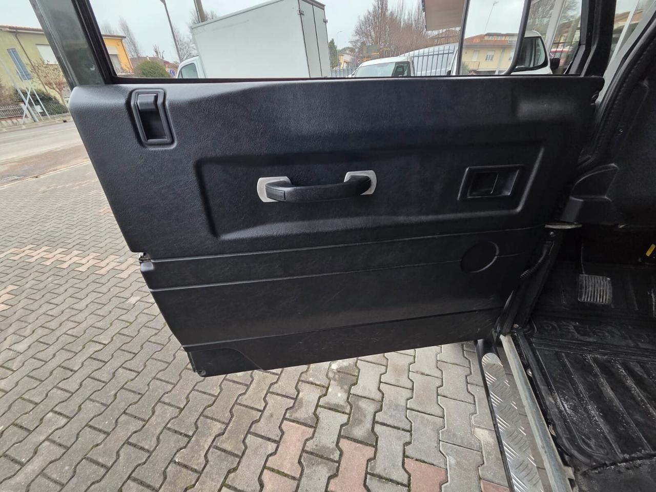 Land Rover Defender 90 2.4 TD4 Station Wagon E