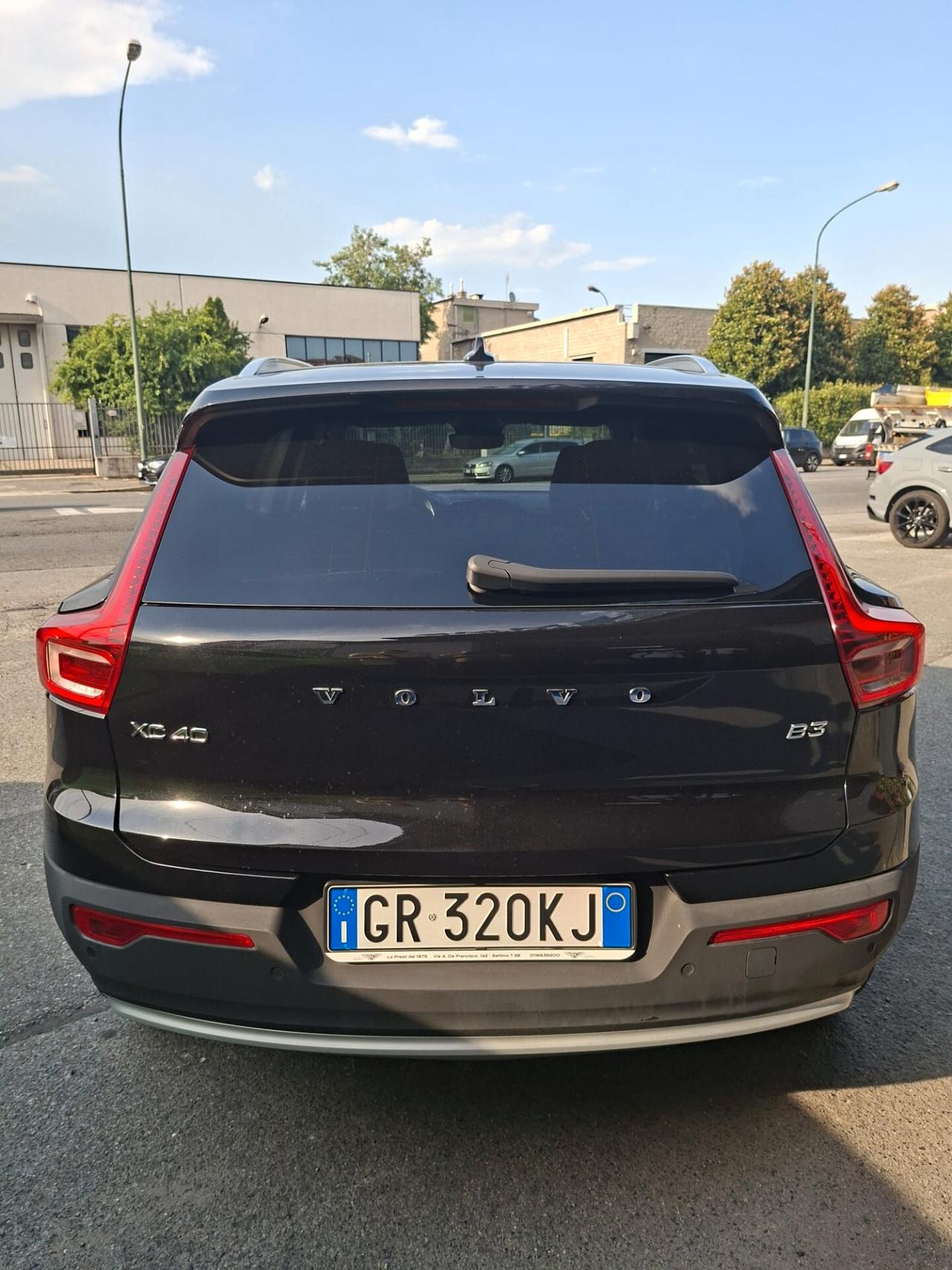 Volvo XC40 B3 automatico Core AUTOCARRO N1 5 POSTI!