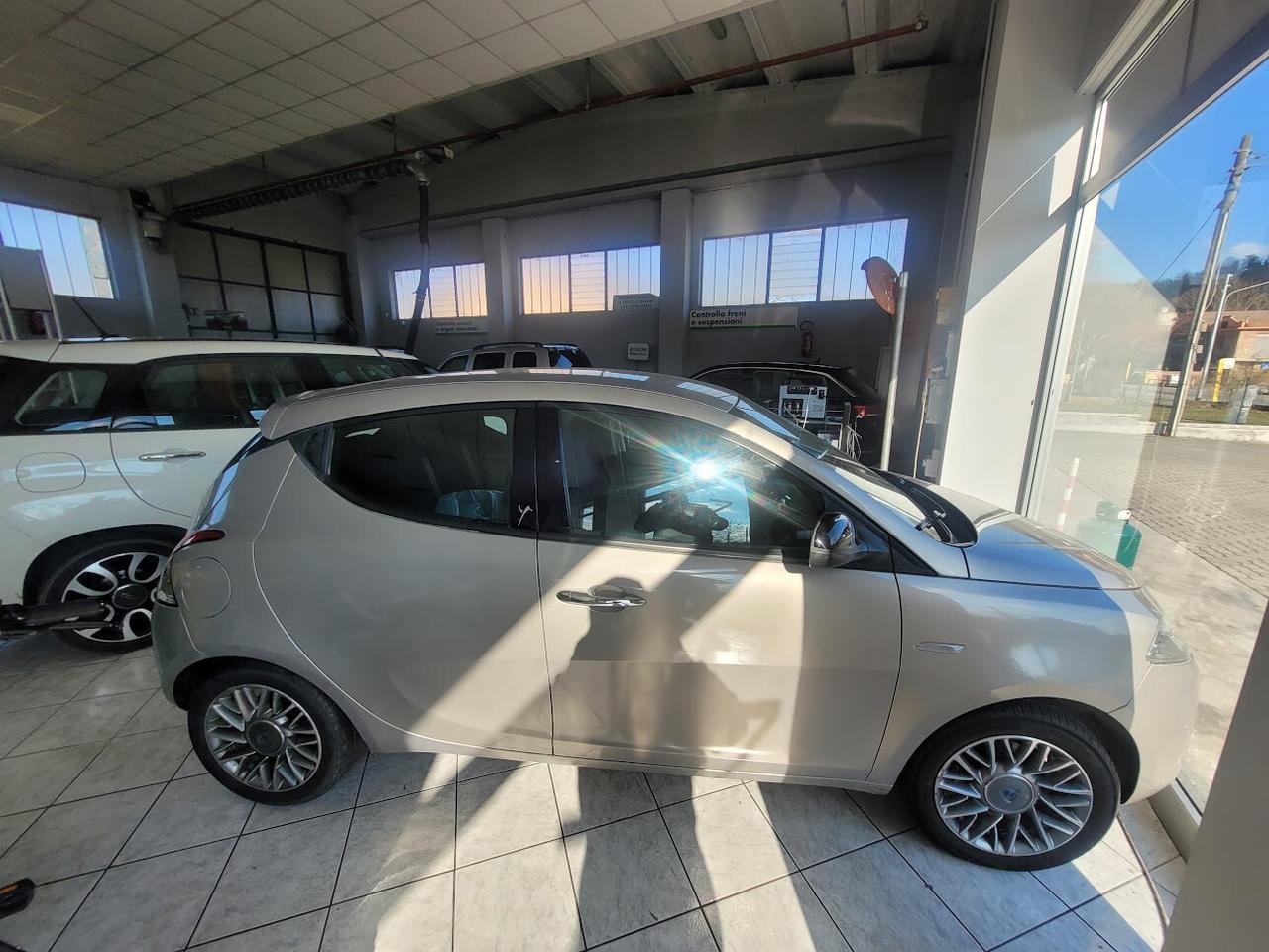 Lancia Ypsilon 1.2 69 CV 5 porte S&S Platinum