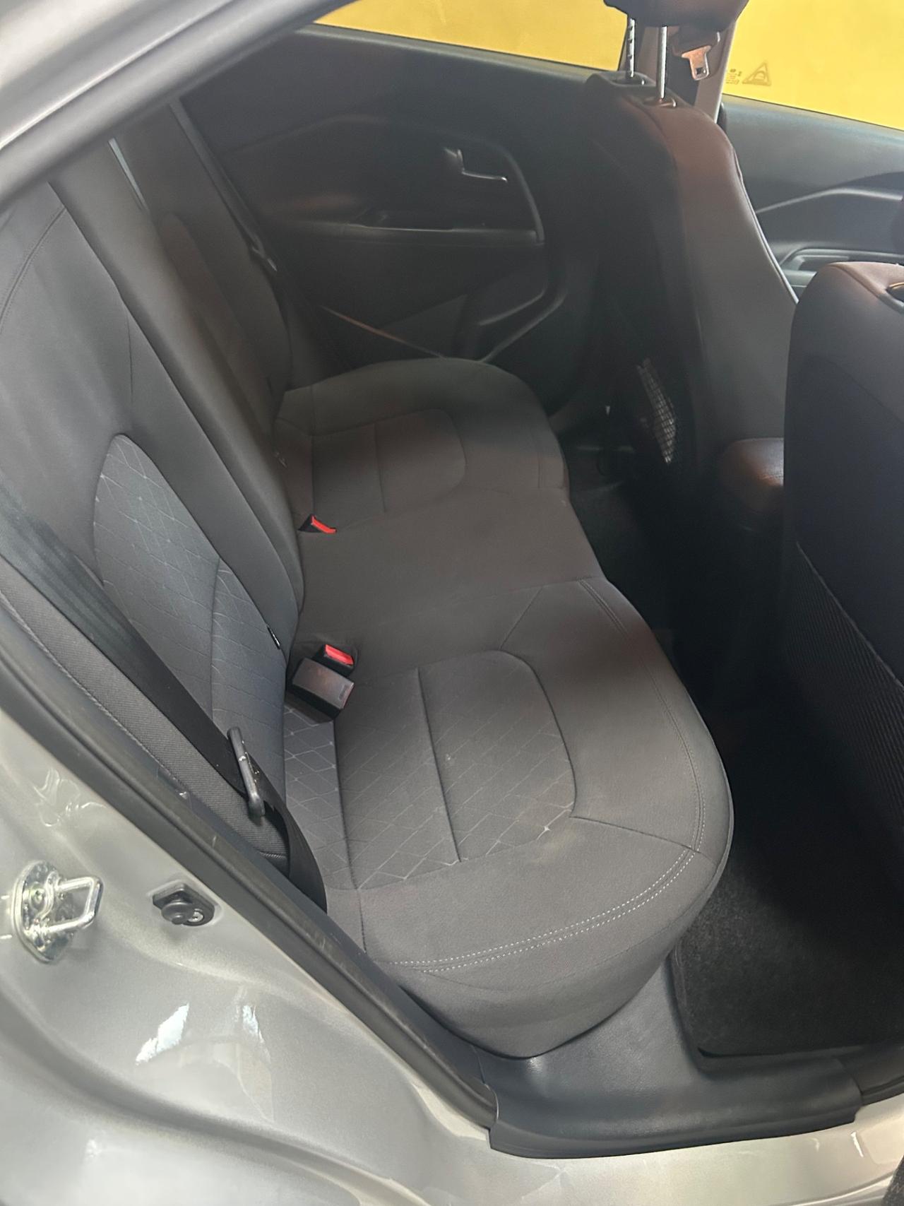 KIA RIO 1.4 Crdi 90 cv “FULL LED/NAVI/RETRO”-2015