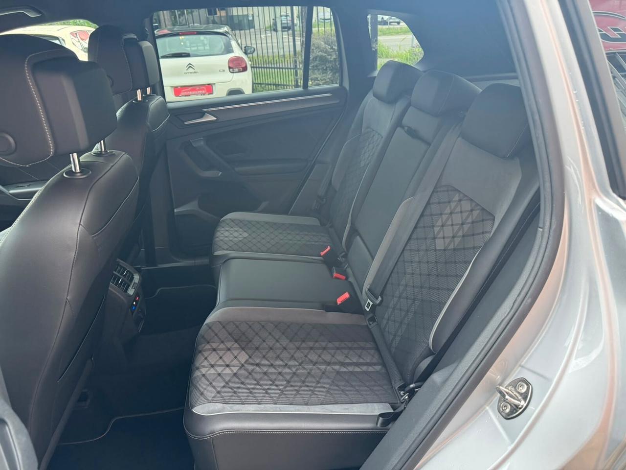Volkswagen Tiguan 2.0 tdi R-Line 4motion 200cv dsg
