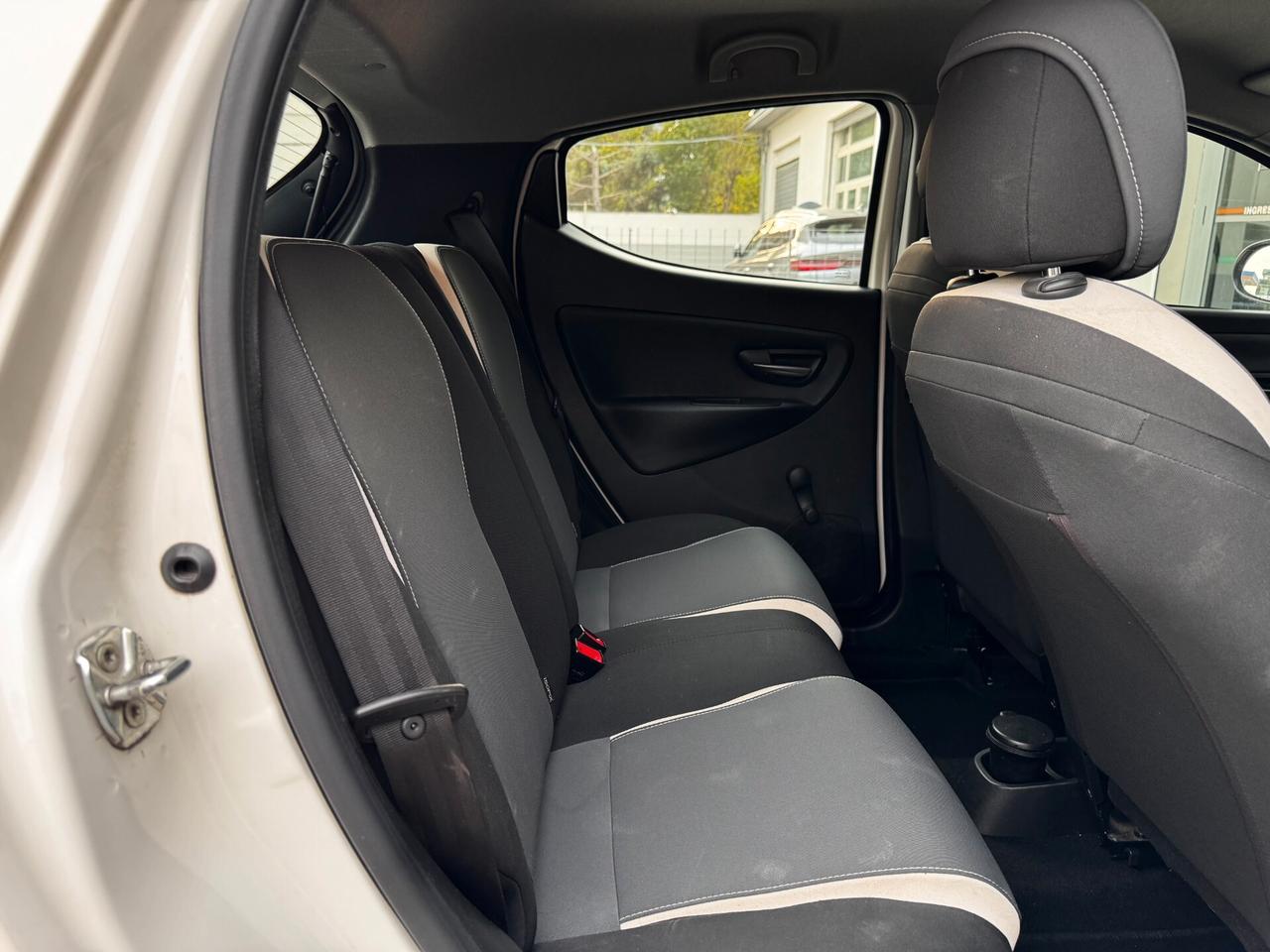 Lancia Ypsilon 0.9 TwinAir 85 CV 5 porte Metano Ecochic Elefantino