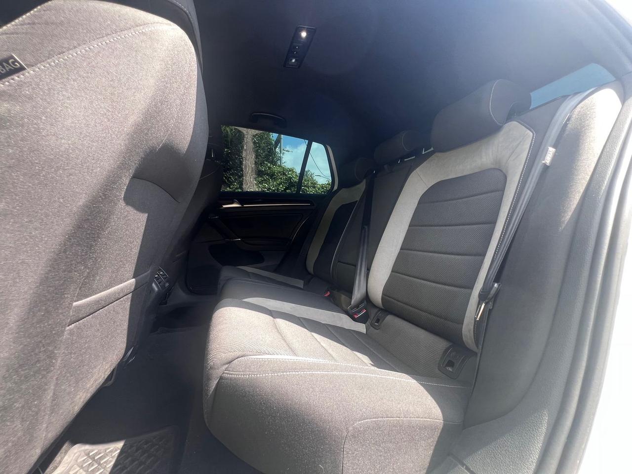 Volkswagen Golf 2.0 TSI R #10432