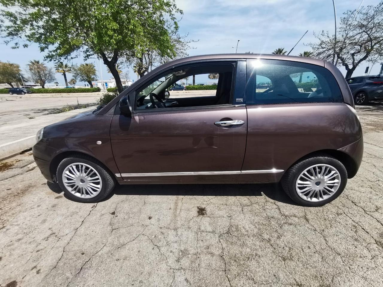 Lancia Ypsilon 1.3 MJT 75 CV DIVA - 2011