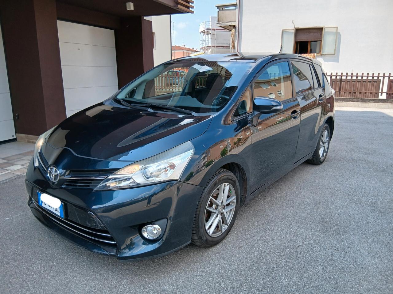 Toyota Verso 1.6 D-4D Business tua a € 185 mese