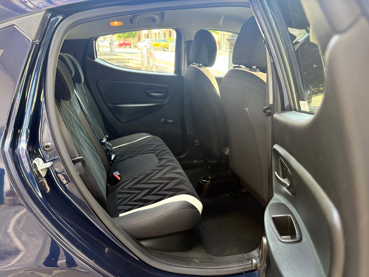 Lancia Ypsilon 1.2 69 CV 5P Gold UCONNECT Blue&Me