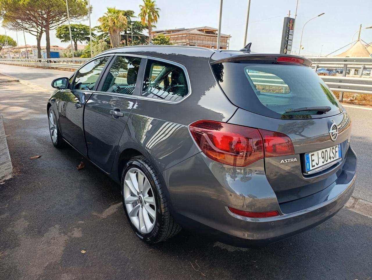 Opel Astra 1.7 CDTI Sports Tourer Cosmo 2011