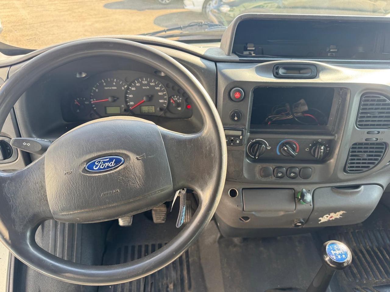 Ford transit 9 posti
