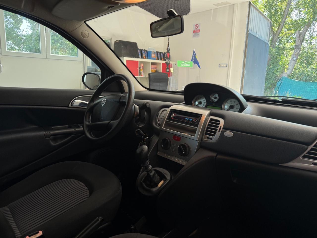 Lancia Ypsilon 1.2 BENZINA NEOPATENTATI