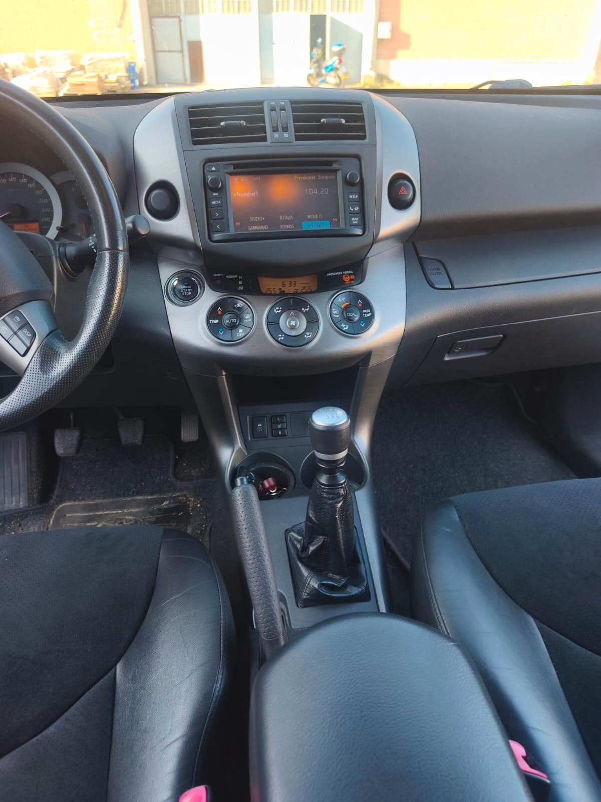 Toyota RAV 4 2012---2.2 Diesel