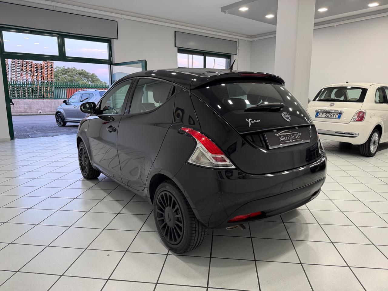 Lancia Ypsilon 1.2 69 CV 5 porte GPL Ecochic Black and Noir