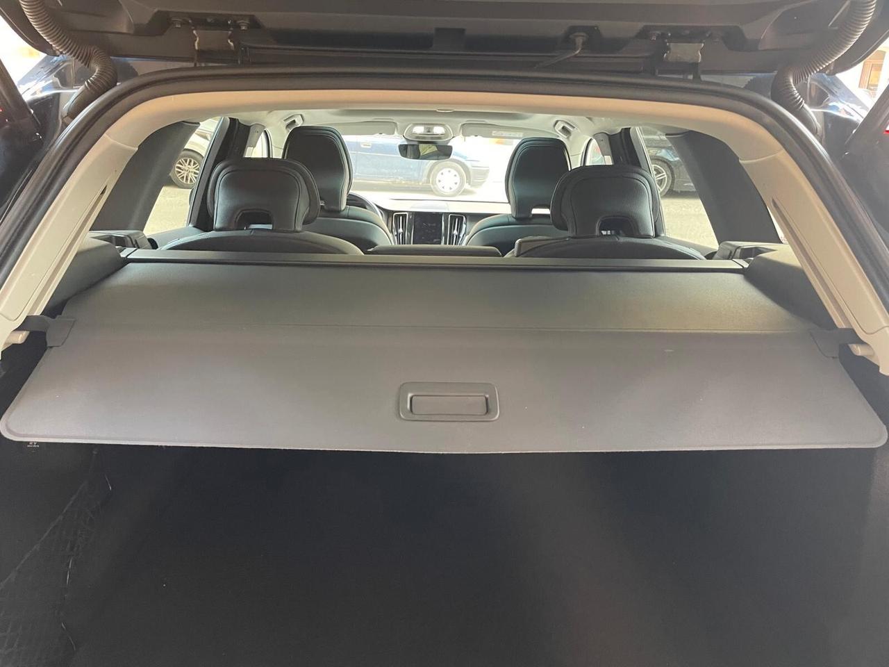 Volvo XC 60 B4 (d) 20d 197CV Aut. INSCRIPTION TETTO NAVY PELLE LED 19