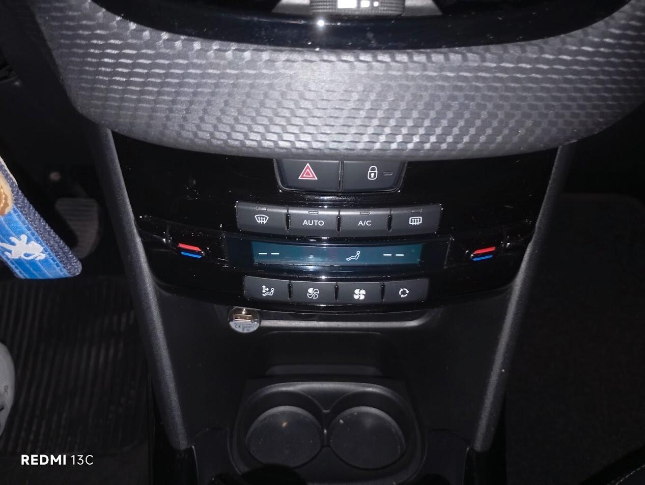 PEUGEOT 2008 DEL 2015 BENZINA 60.000 KM