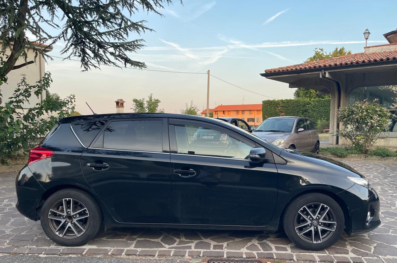 Toyota Auris 1.4 D-4D Lounge