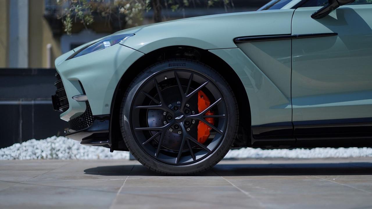 ASTON MARTIN DBX707 4.0