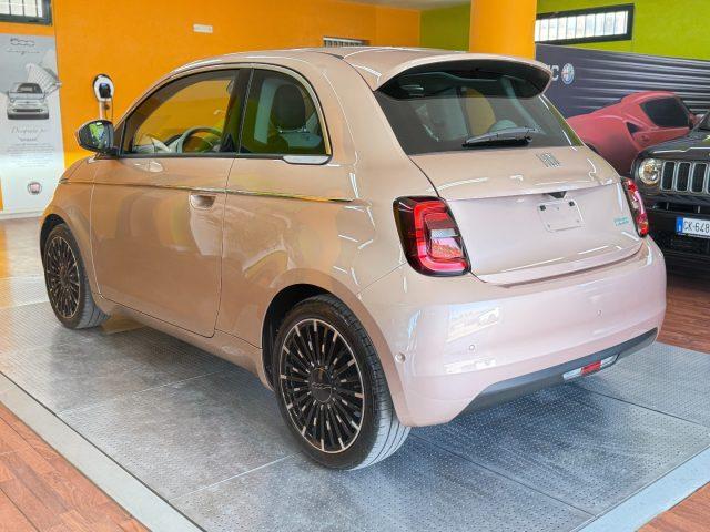 FIAT 500e Berlina 42 kWh La Prima 320