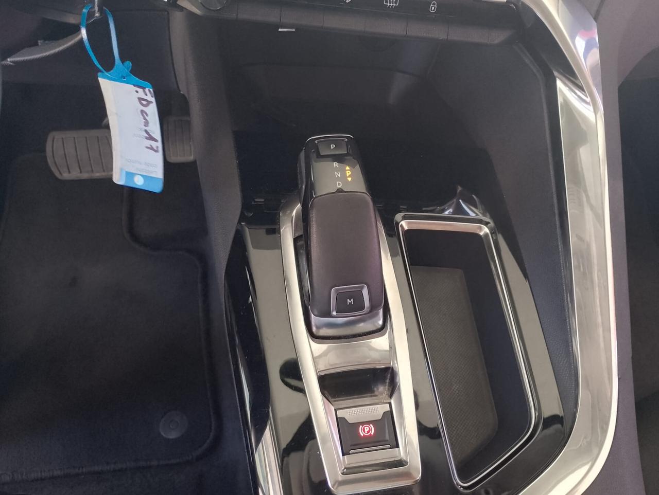 Peugeot 3008 PEUGEOT 3008 5P SUV BLUEHDI 130 EAT8 SeS BUSINESS AUTOMATICA