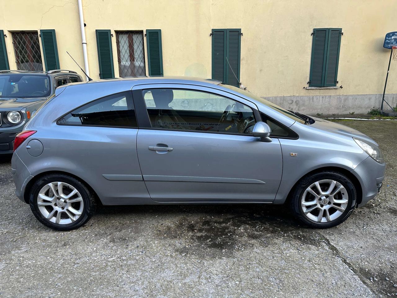 Opel Corsa 1.2 3 porte Enjoy