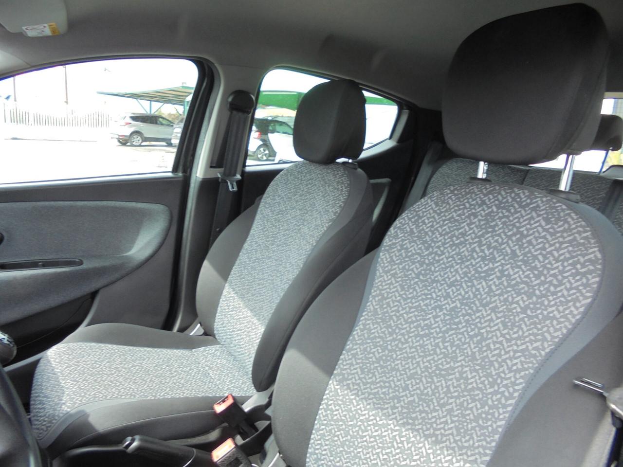 Lancia Ypsilon 1.0 FireFly 5 porte S&S Hybrid Silver