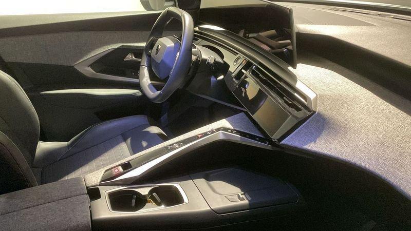 Peugeot e-3008 e-3008 motore elettrico (73kWh) 210 CV Allure