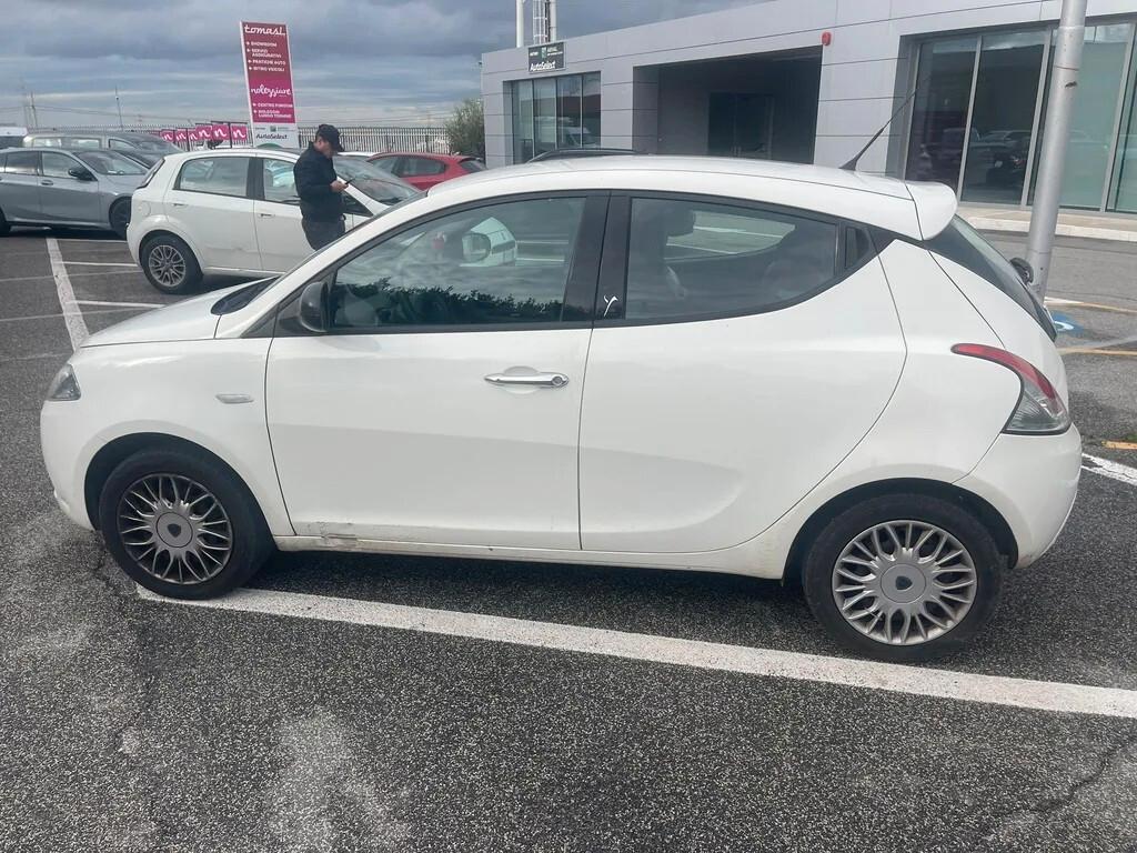 Lancia Ypsilon 1.2 69 CV 5 porte Silver