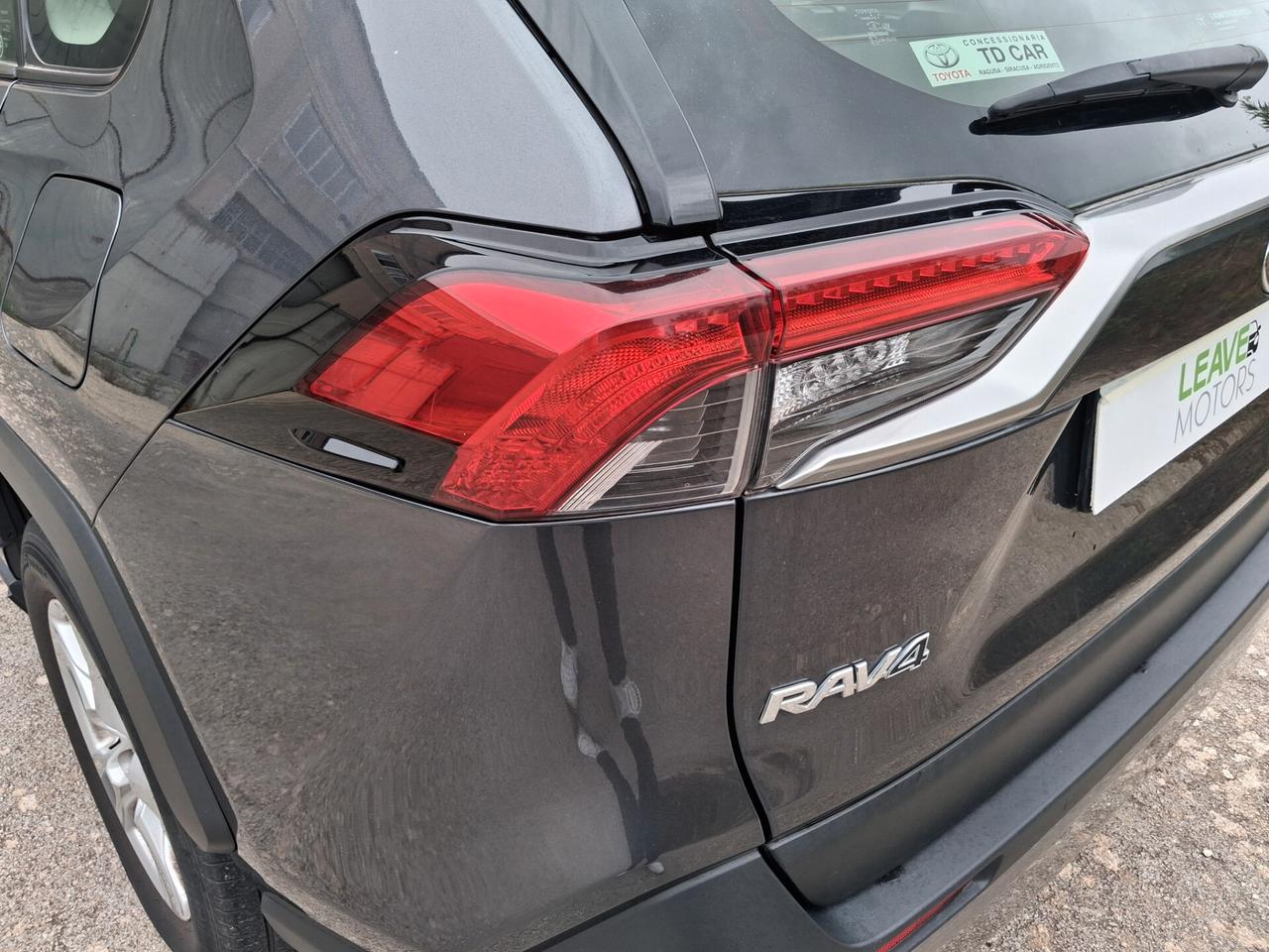 Toyota RAV 4 RAV4 E-CVT 2WD Active
