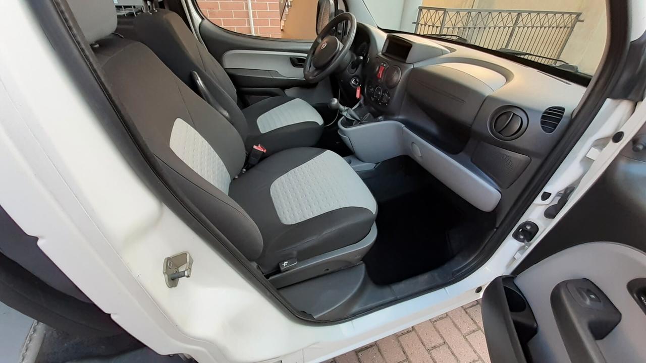 Fiat Doblo trasporto disabili pedana sollevatore
