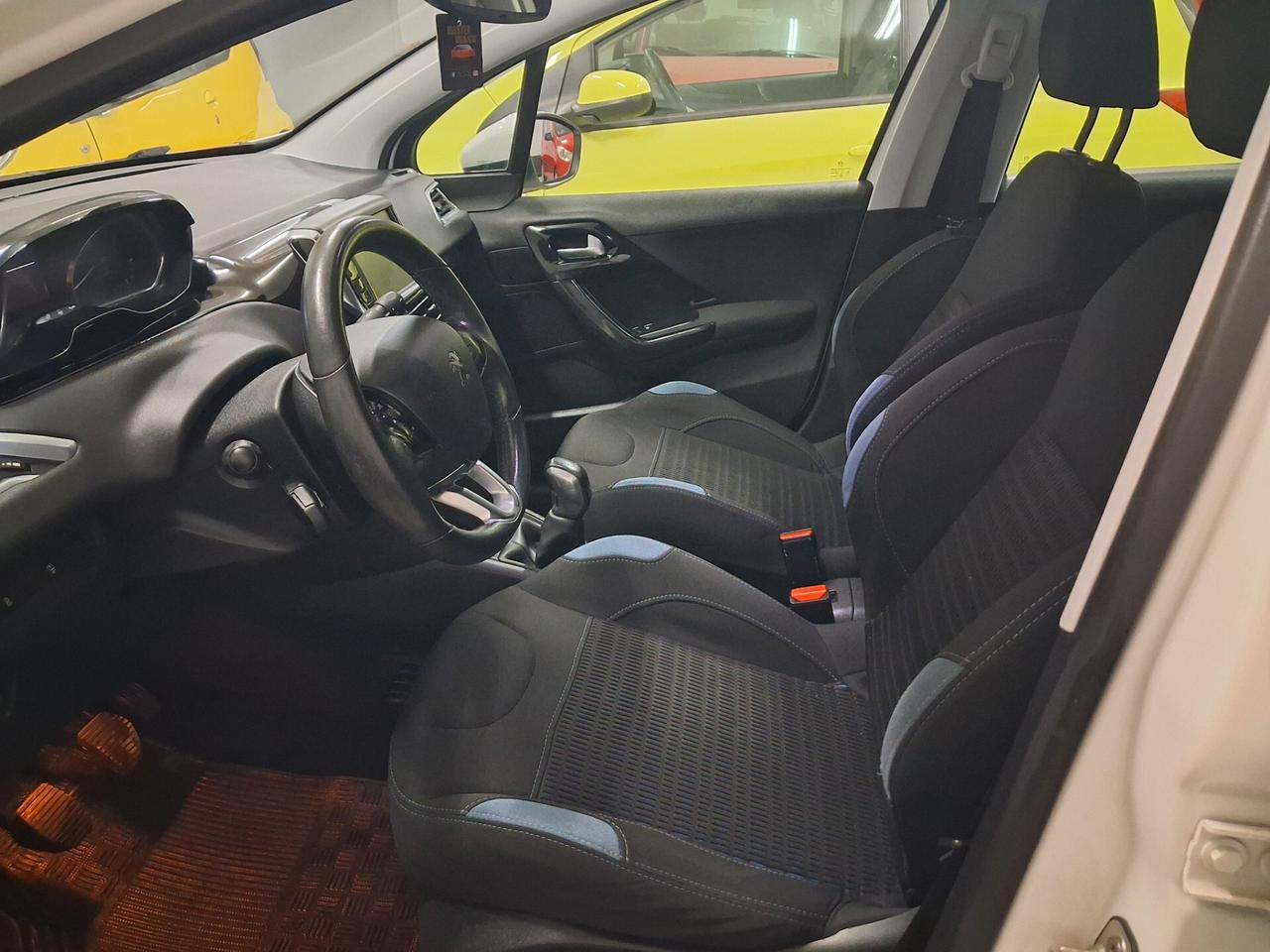 Peugeot 208 1.4 HDi 68 CV 5 porte Allure 2015 unic