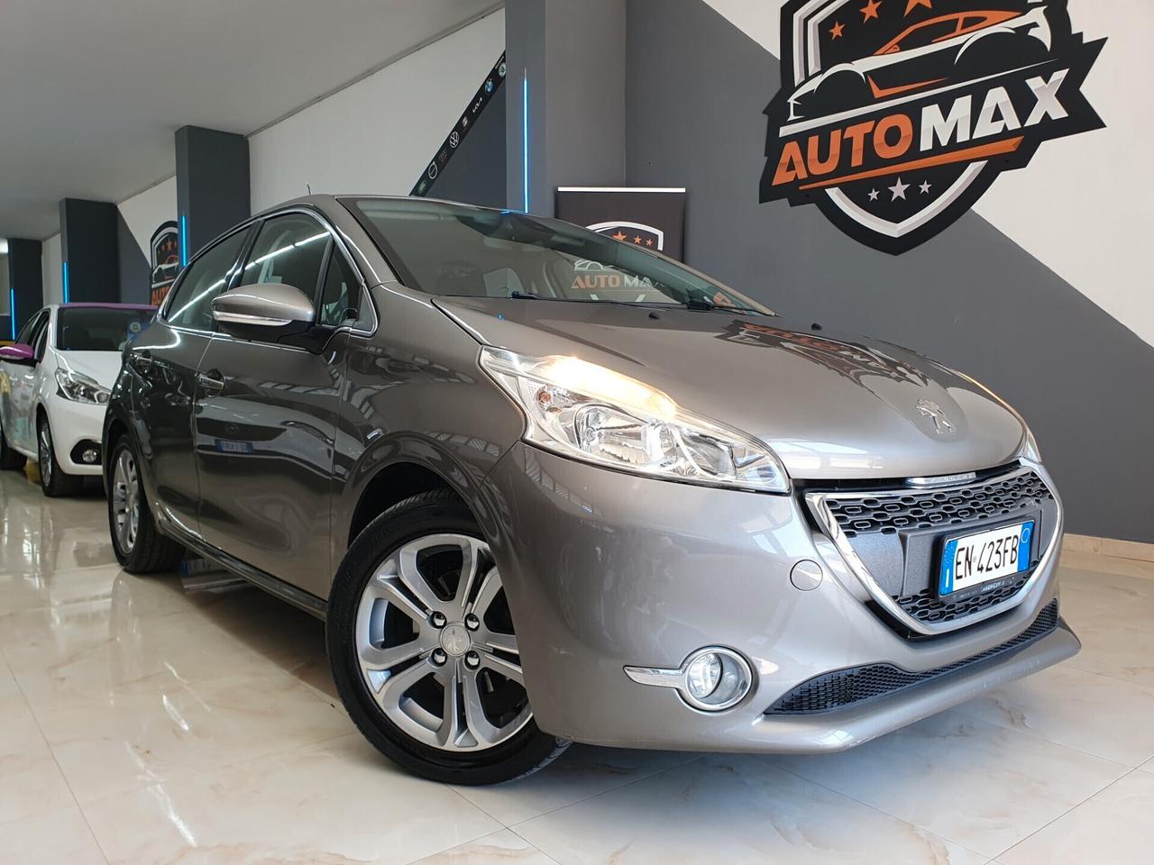 Peugeot 208 1.2 VTi 82 CV Allure 2012