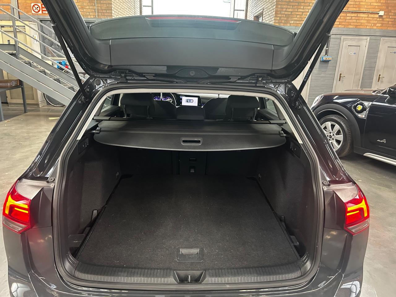 Volkswagen Golf Variant 2.0 TDI SCR Life neopatentati