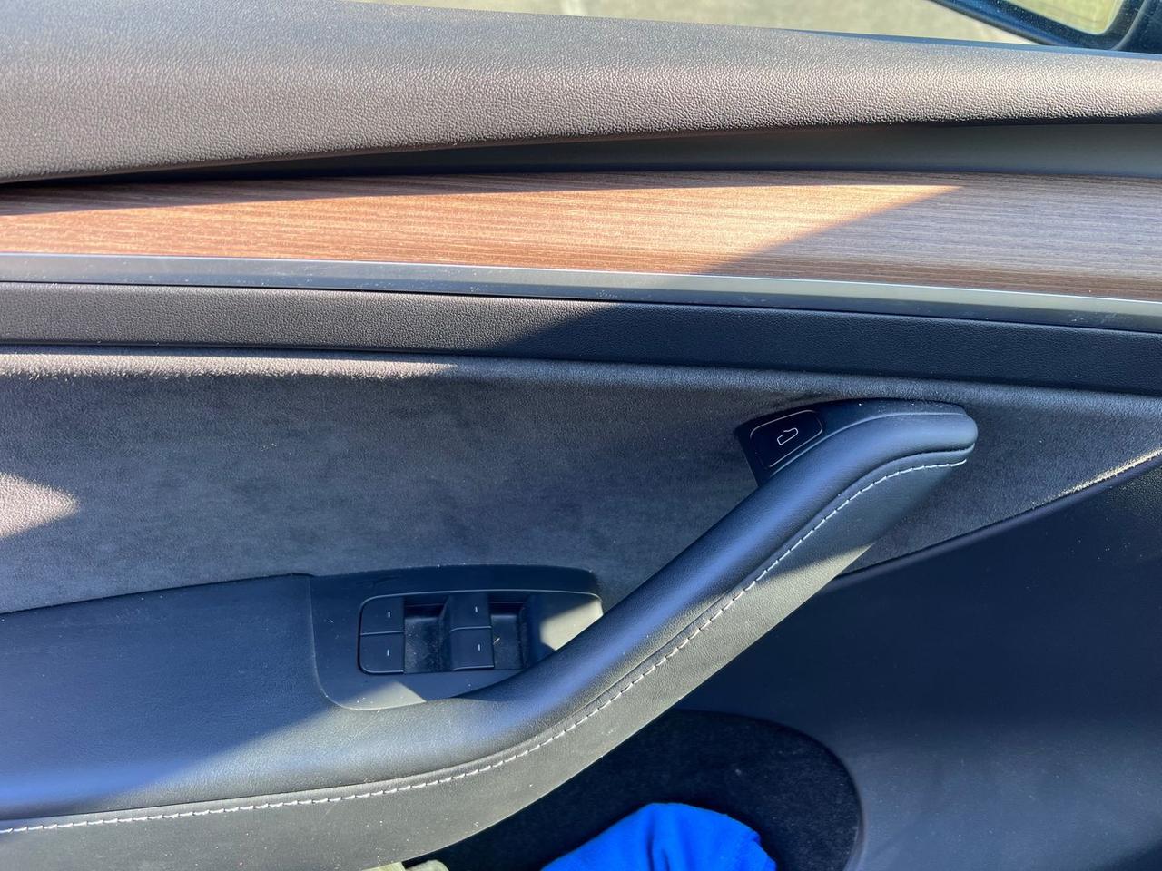 Tesla Model Y Single Motor rwd- DOPPI cerchi da 20"- autopilot