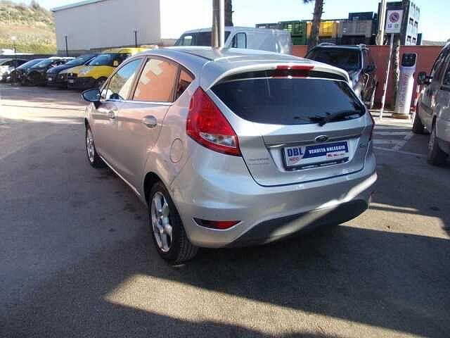 Ford Fiesta 1.2 da riparare