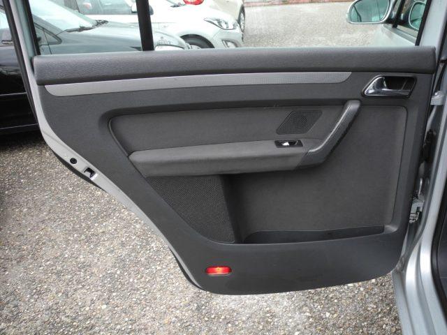 VOLKSWAGEN Touran 1.9 TDI 105cv -AUTOCARRO 5 POSTI- OK NEOPATENTATI