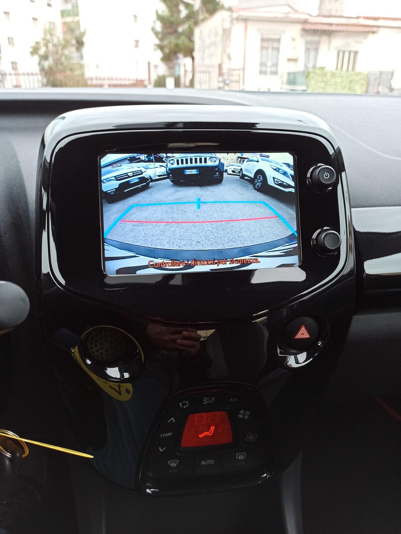 Toyota Aygo 1.0 VVT-i 69 CV 5 porte x-Black TSS MMT