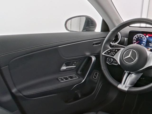 MERCEDES-BENZ CLA 180 Automatic Progressive Advanced