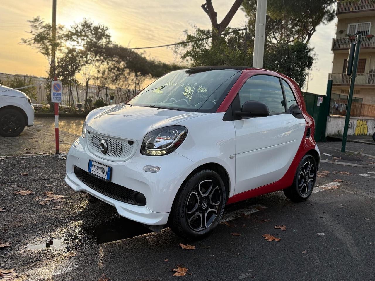 Smart ForTwo 1.0 71cv Coupe Clima cambio Auto fari nuovi
