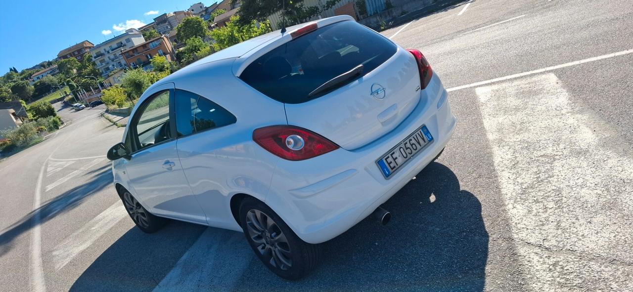 Opel Corsa 1.2 3 porte Club