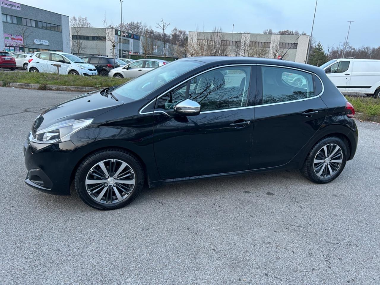 Peugeot 208 PureTech 82 5 porte Allure* Neo patentati *